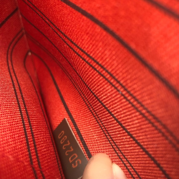 BRAND NEW Neverfull MM Damier Ebene Pouch/Wristlet - Picture 8 of 10